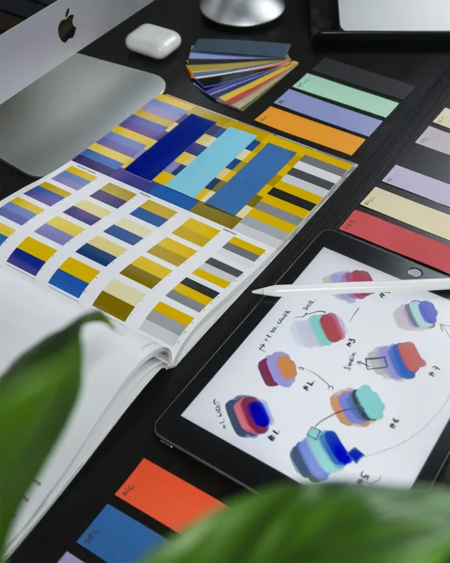 Muestrario de color utilizado para revisar un sistema de identidad visual Muestrario de color utilizado para revisar un sistema de identidad visual