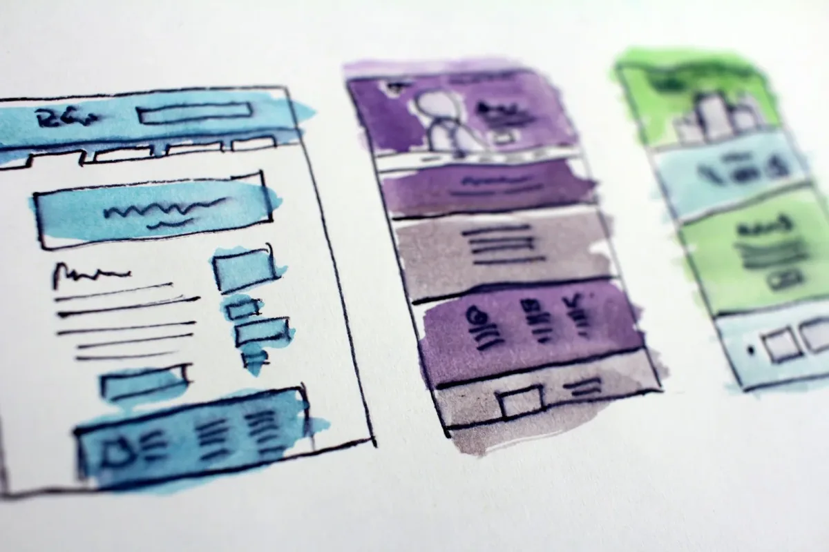 Bocetos y wireframes utilizados para plantear el rediseño de una web corporativa